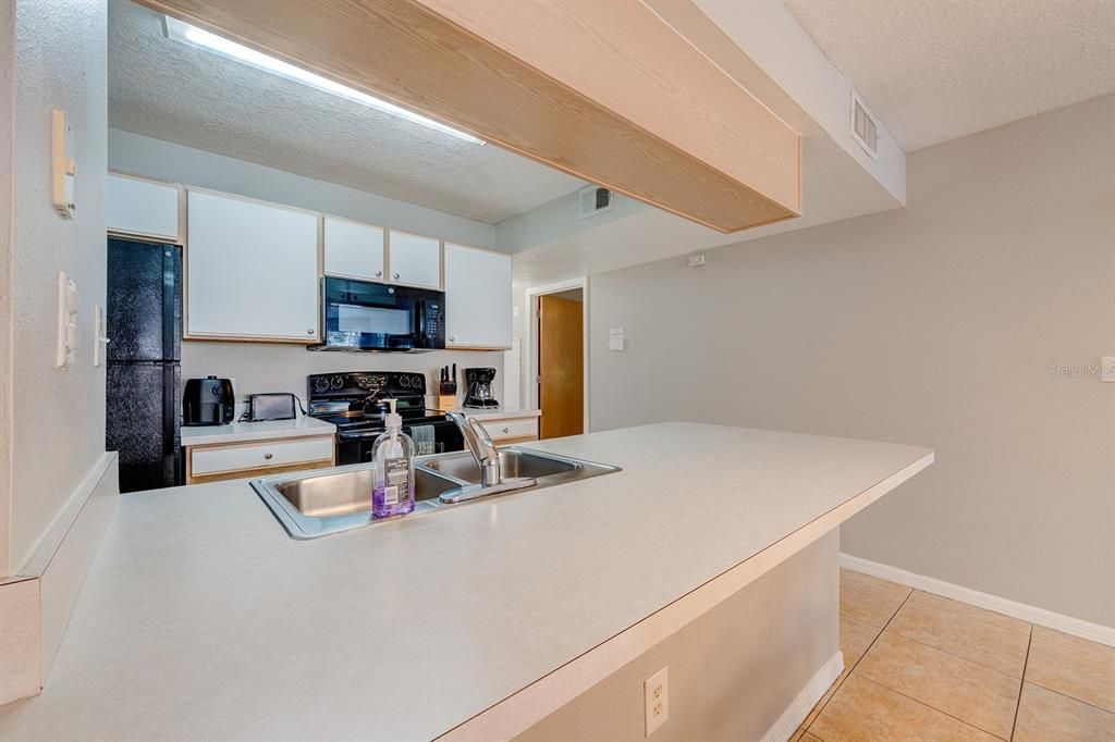 待售: $214,000 (3 贝兹, 2 浴室, 1357 平方英尺)