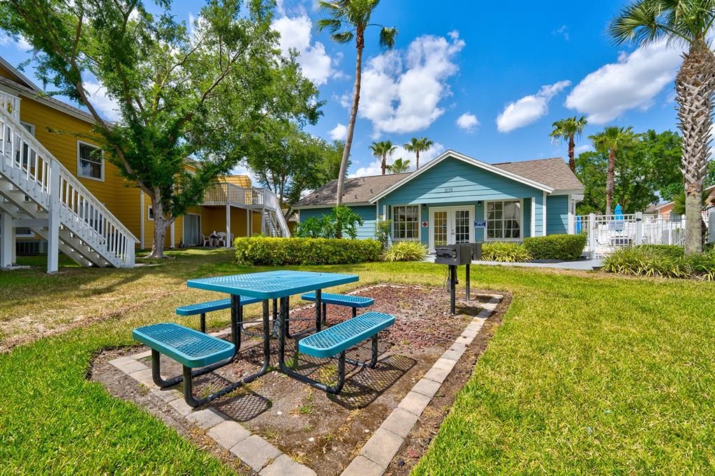 待售: $214,000 (3 贝兹, 2 浴室, 1357 平方英尺)