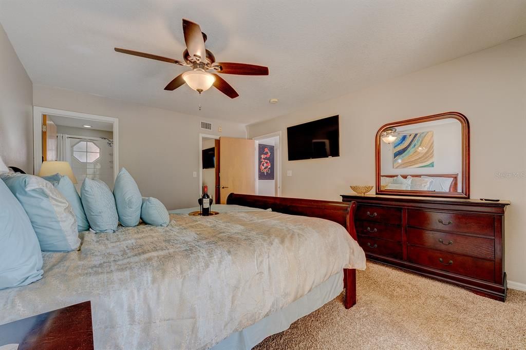 待售: $214,000 (3 贝兹, 2 浴室, 1357 平方英尺)