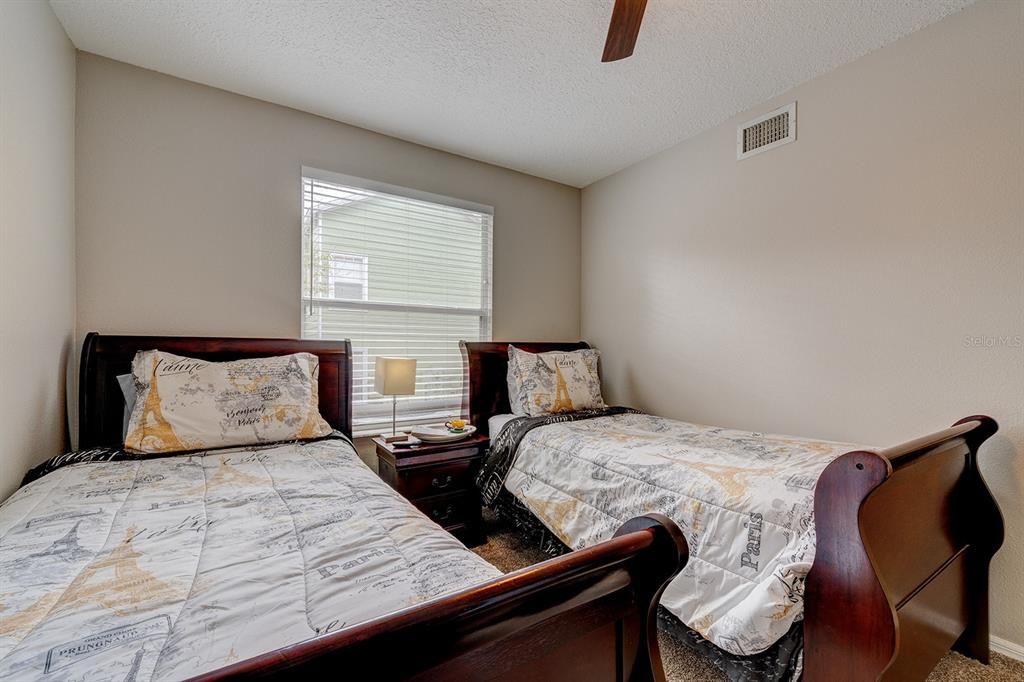 待售: $214,000 (3 贝兹, 2 浴室, 1357 平方英尺)