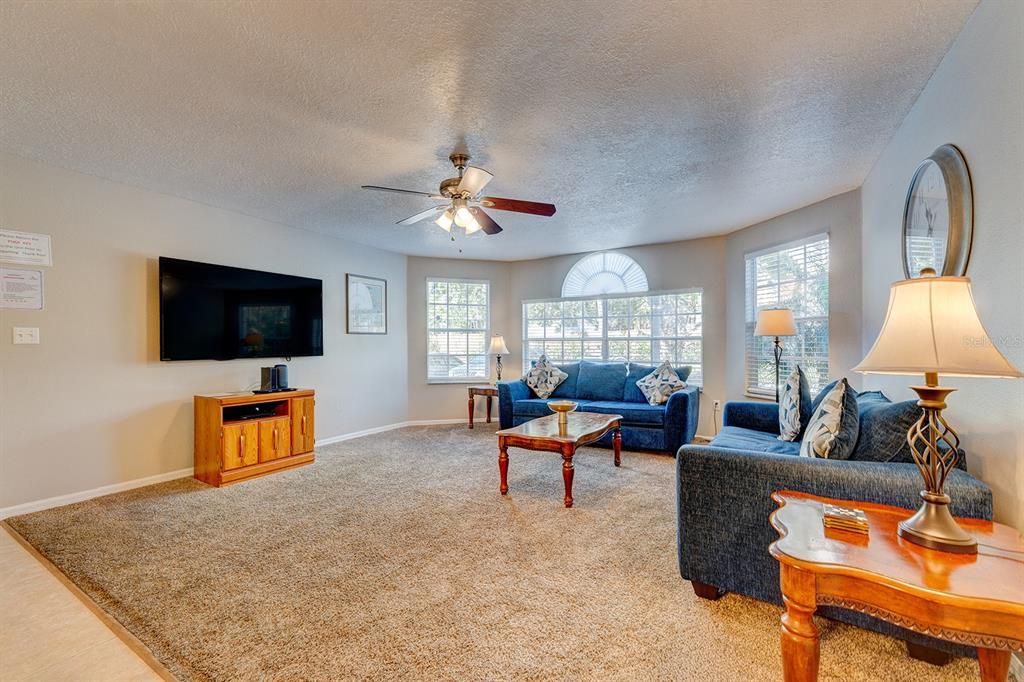 待售: $214,000 (3 贝兹, 2 浴室, 1357 平方英尺)