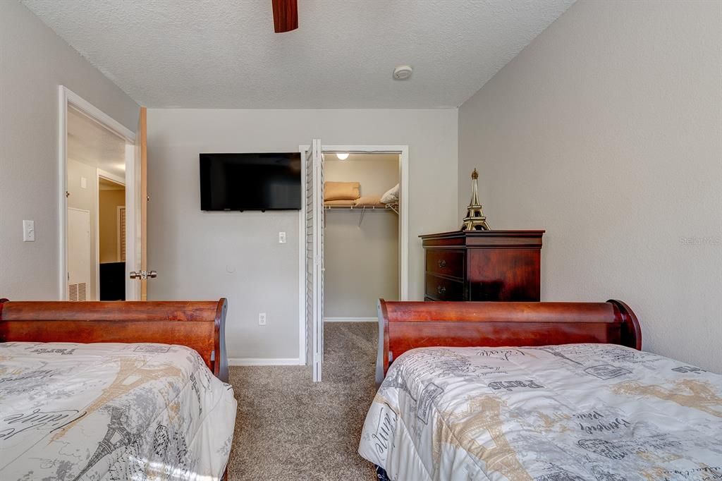 待售: $214,000 (3 贝兹, 2 浴室, 1357 平方英尺)