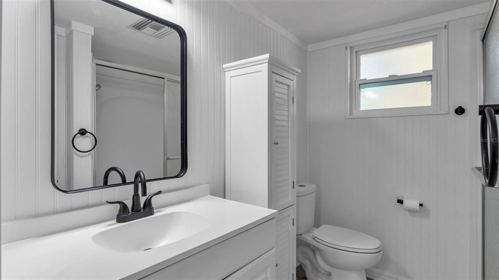 Под контрактом: $229,900 (3 спален, 2 ванн, 1596 Квадратных фут)