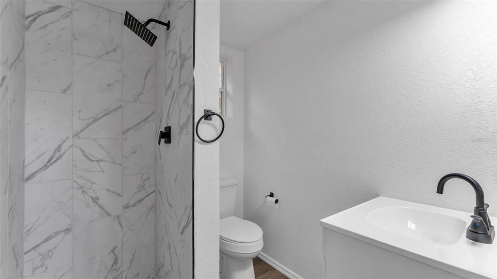 Под контрактом: $229,900 (3 спален, 2 ванн, 1596 Квадратных фут)