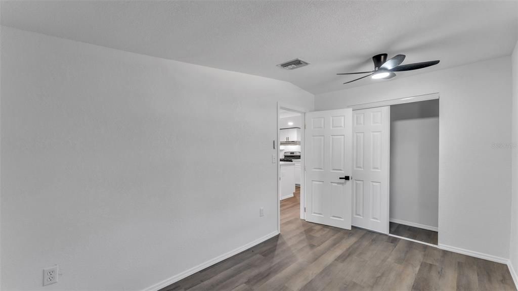 Под контрактом: $229,900 (3 спален, 2 ванн, 1596 Квадратных фут)