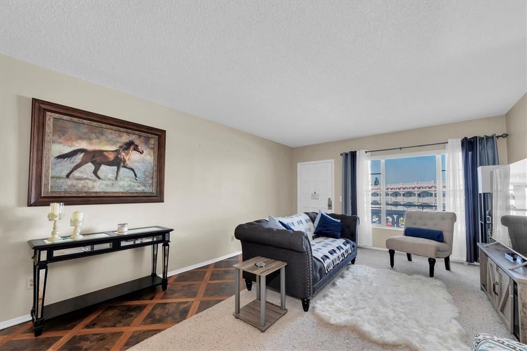 出租: $1,900 (2 贝兹, 2 浴室, 1100 平方英尺)