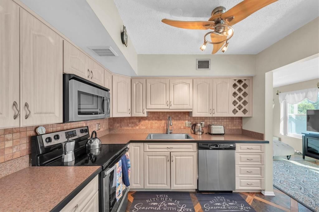 出租: $1,900 (2 贝兹, 2 浴室, 1100 平方英尺)