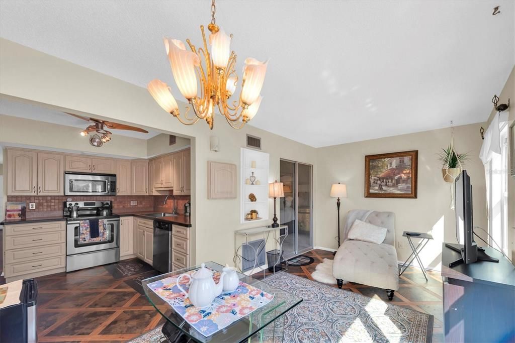 出租: $1,900 (2 贝兹, 2 浴室, 1100 平方英尺)