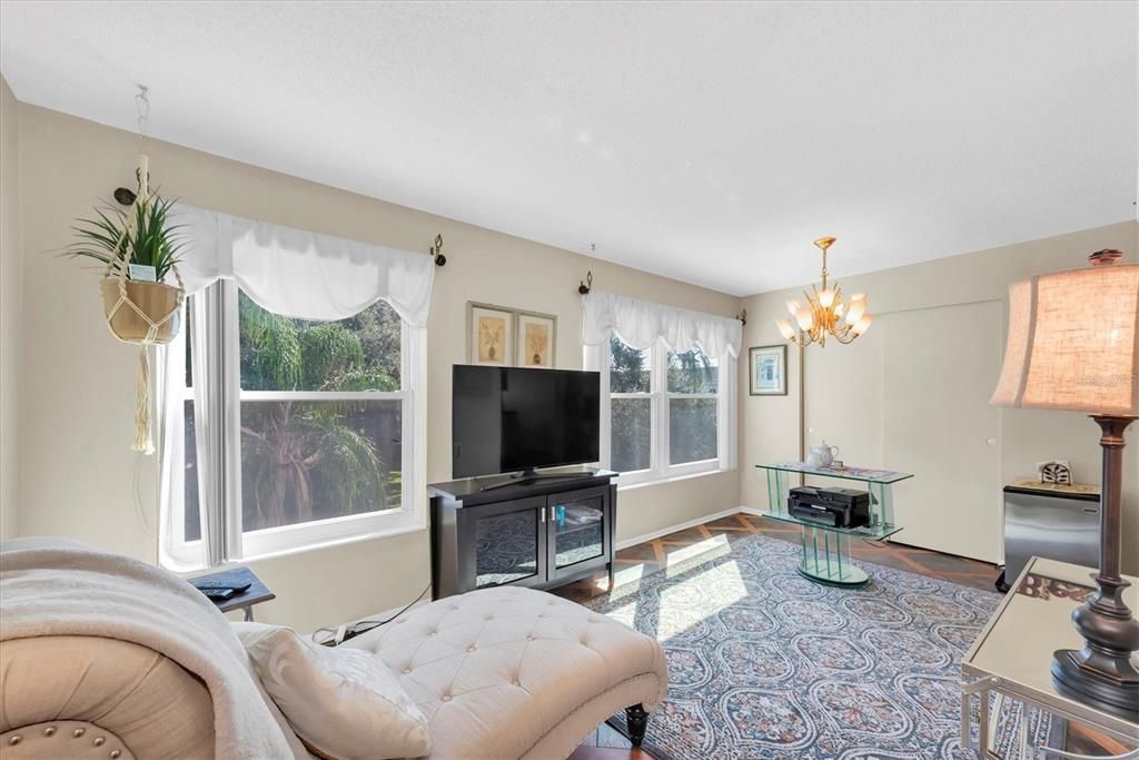 出租: $1,900 (2 贝兹, 2 浴室, 1100 平方英尺)