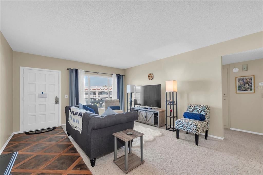 出租: $1,900 (2 贝兹, 2 浴室, 1100 平方英尺)