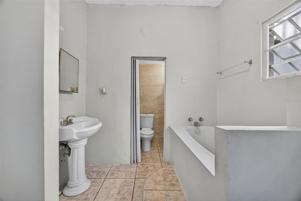 For Sale: $498,500 (4 beds, 2 baths, 1882 Square Feet)