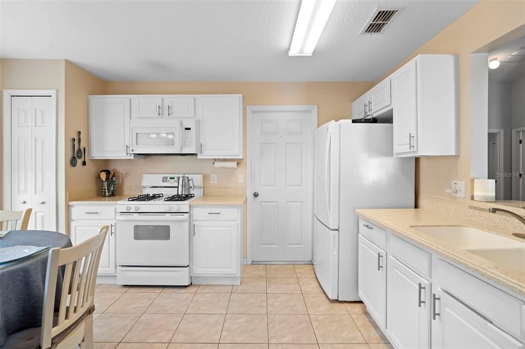 En Venta: $317,500 (3 camas, 2 baños, 1253 Pies cuadrados)