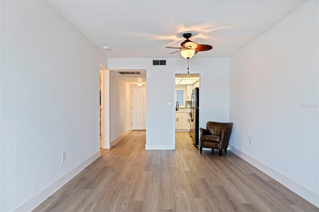 待售: $330,000 (1 贝兹, 1 浴室, 1145 平方英尺)