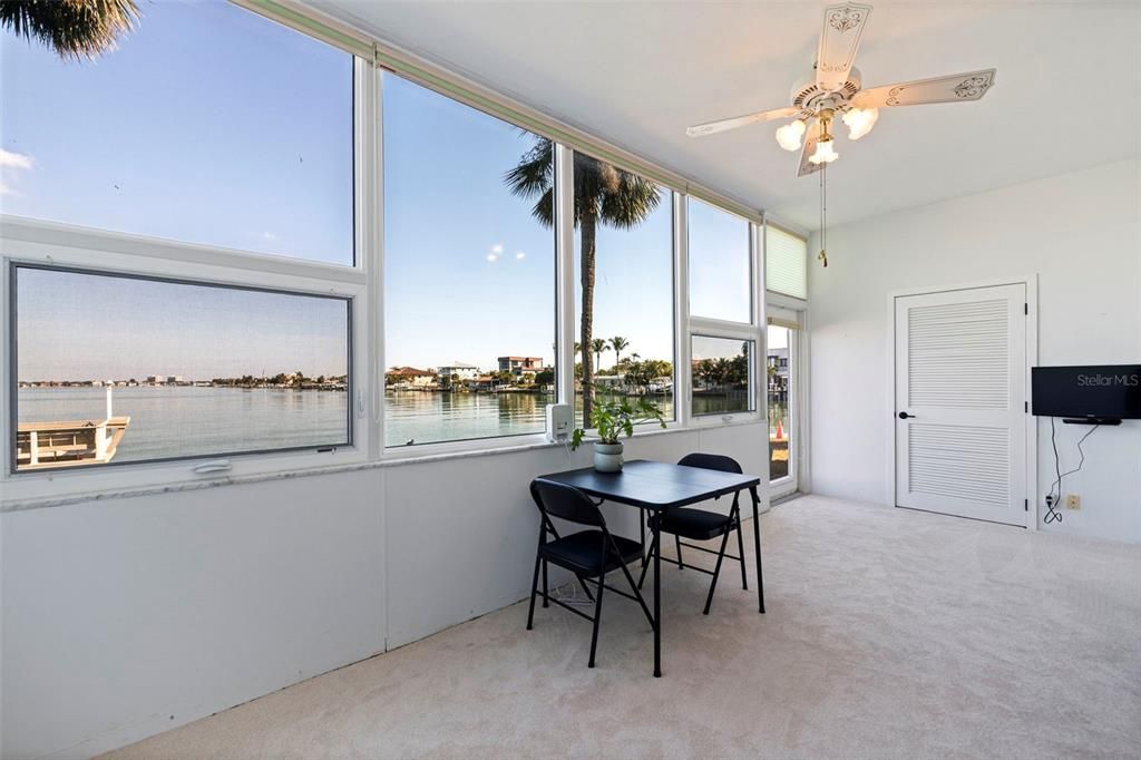 待售: $330,000 (1 贝兹, 1 浴室, 1145 平方英尺)