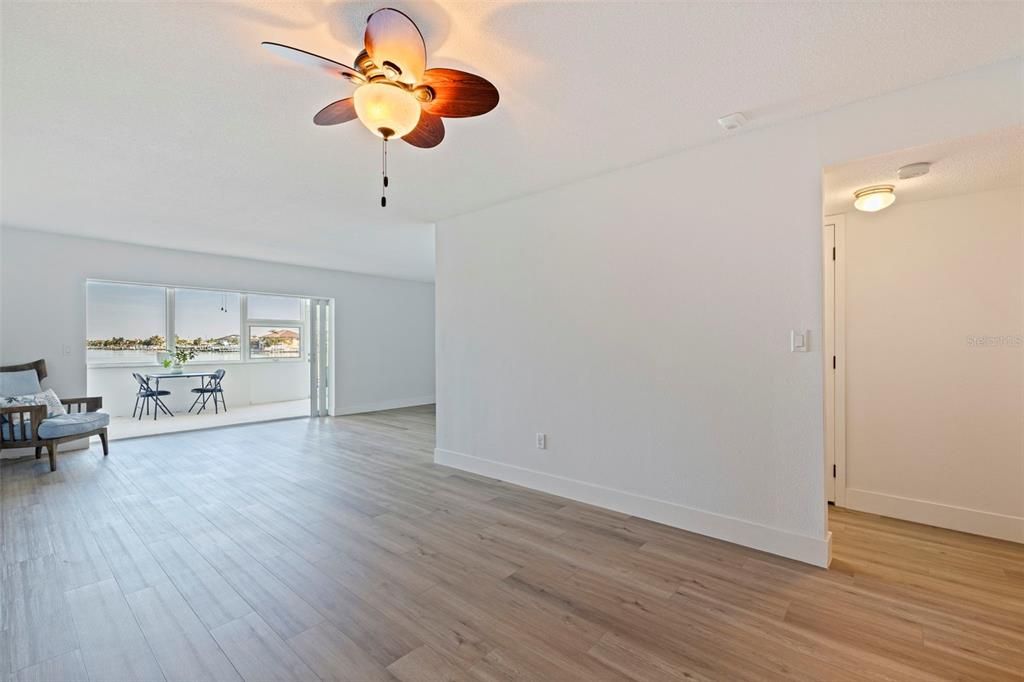 待售: $330,000 (1 贝兹, 1 浴室, 1145 平方英尺)