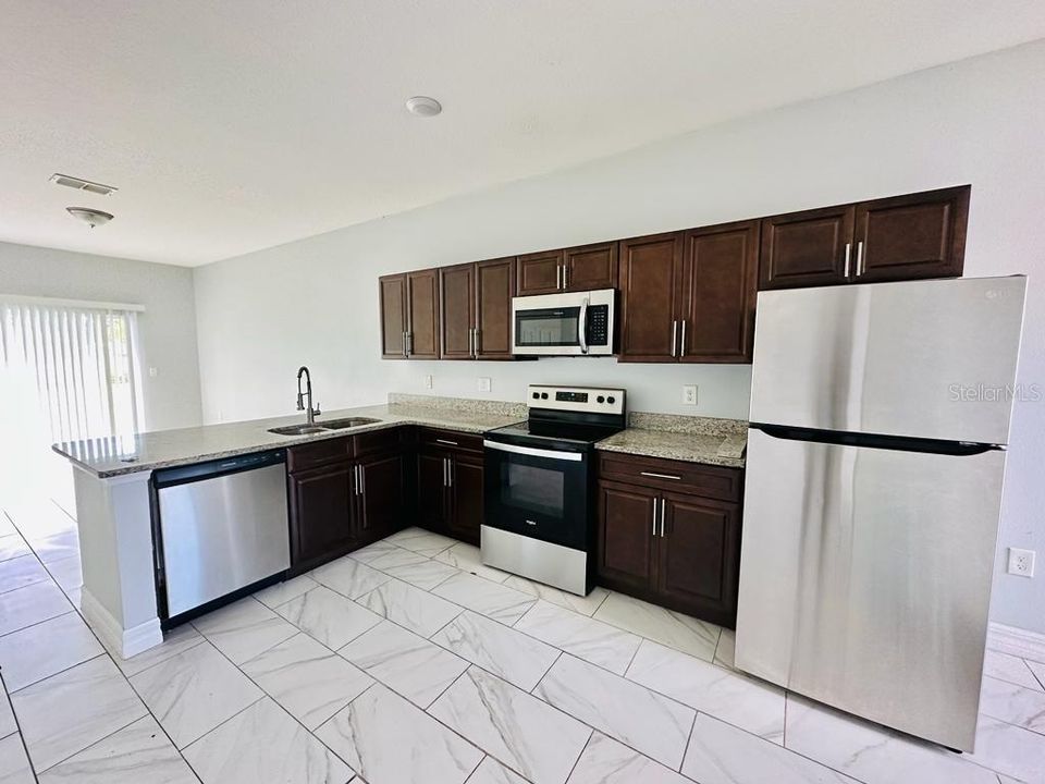 For Sale: $499,999 (6 beds, 0 baths, 2324 Square Feet)