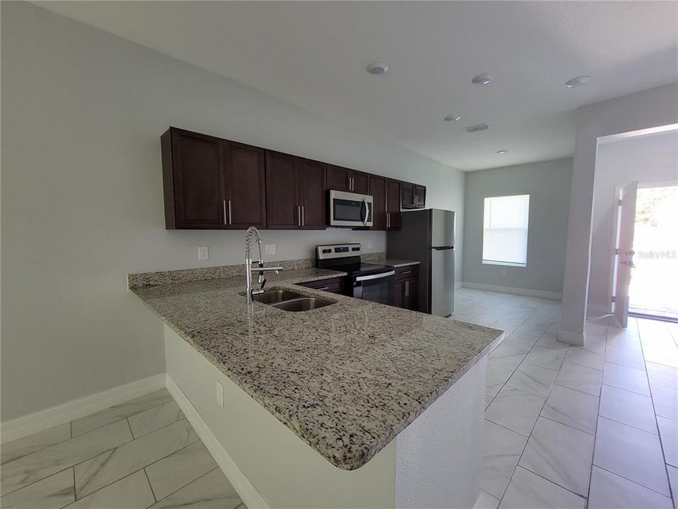 For Sale: $499,999 (6 beds, 0 baths, 2324 Square Feet)