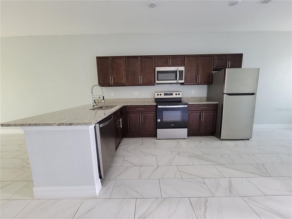 For Sale: $499,999 (6 beds, 0 baths, 2324 Square Feet)