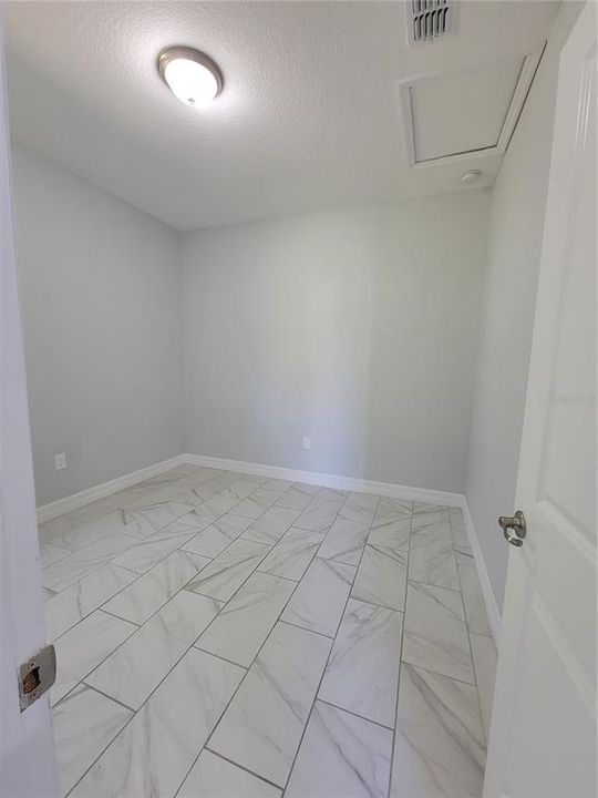 For Sale: $499,999 (6 beds, 0 baths, 2324 Square Feet)