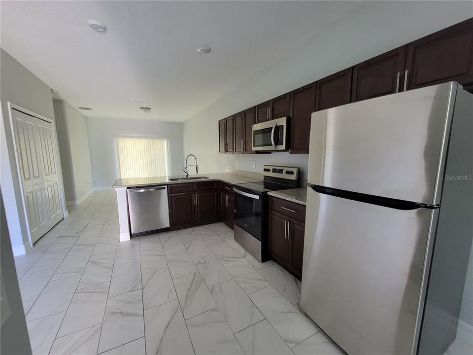 For Sale: $499,999 (6 beds, 0 baths, 2324 Square Feet)