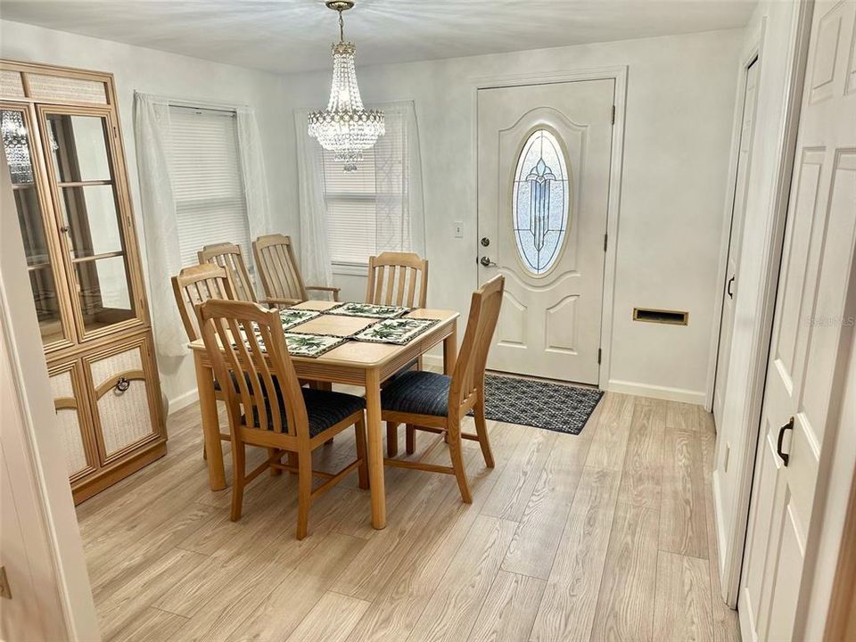 待售: $149,900 (2 贝兹, 1 浴室, 984 平方英尺)