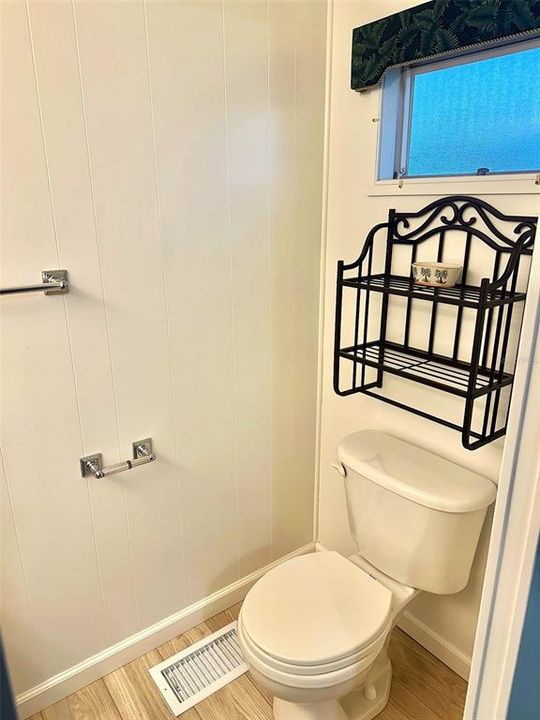 待售: $149,900 (2 贝兹, 1 浴室, 984 平方英尺)