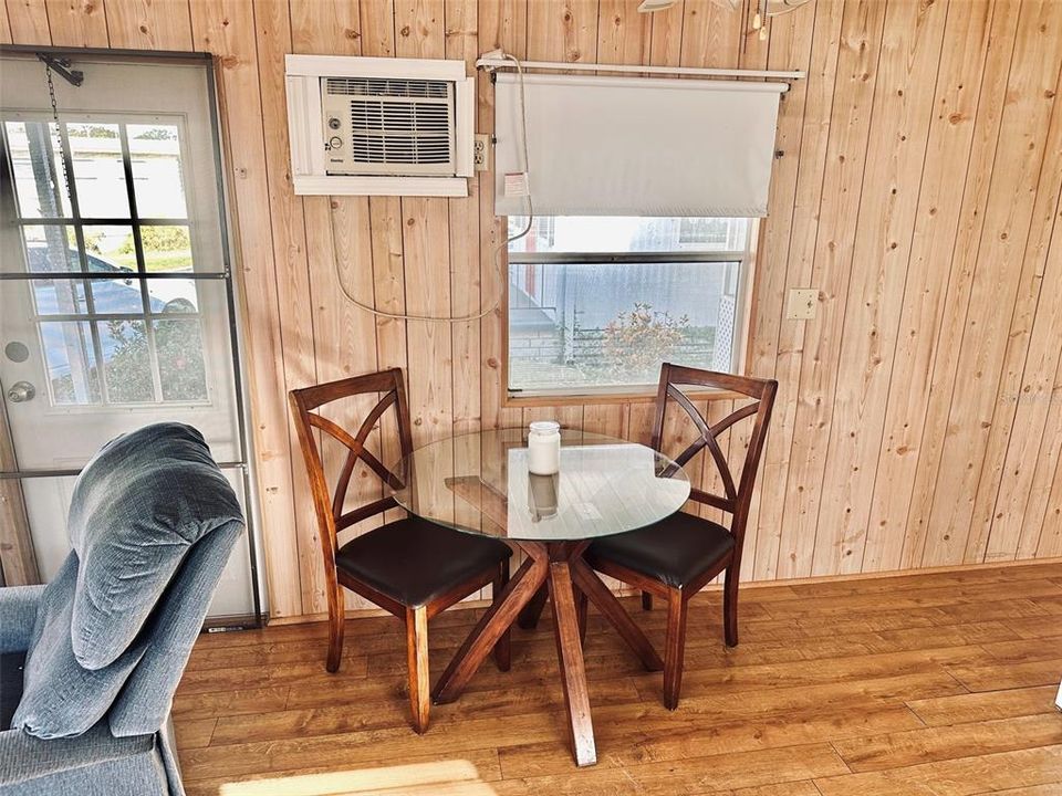 На продажу: $59,900 (1 спален, 1 ванн, 560 Квадратных фут)