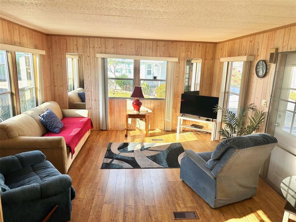 На продажу: $59,900 (1 спален, 1 ванн, 560 Квадратных фут)