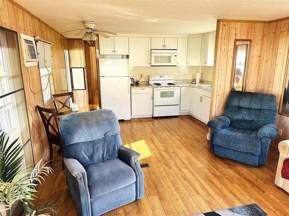 На продажу: $59,900 (1 спален, 1 ванн, 560 Квадратных фут)