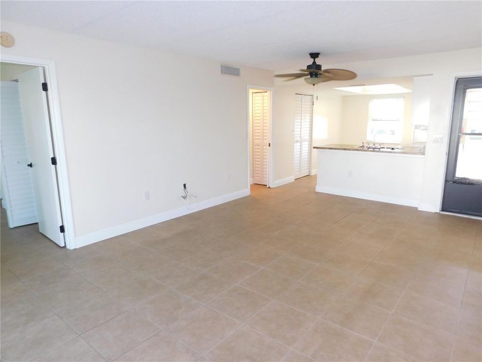 For Rent: $1,700 (2 beds, 2 baths, 879 Square Feet)