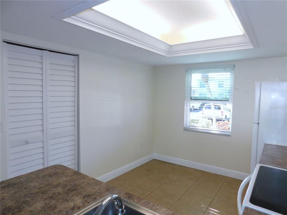 For Rent: $1,700 (2 beds, 2 baths, 879 Square Feet)