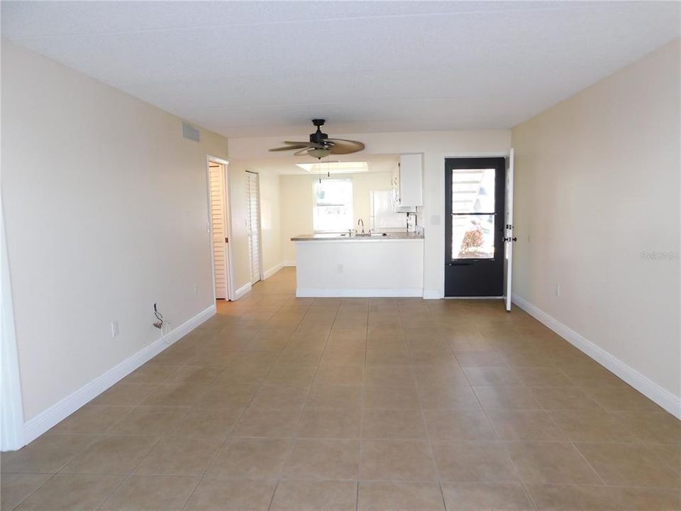 For Rent: $1,700 (2 beds, 2 baths, 879 Square Feet)
