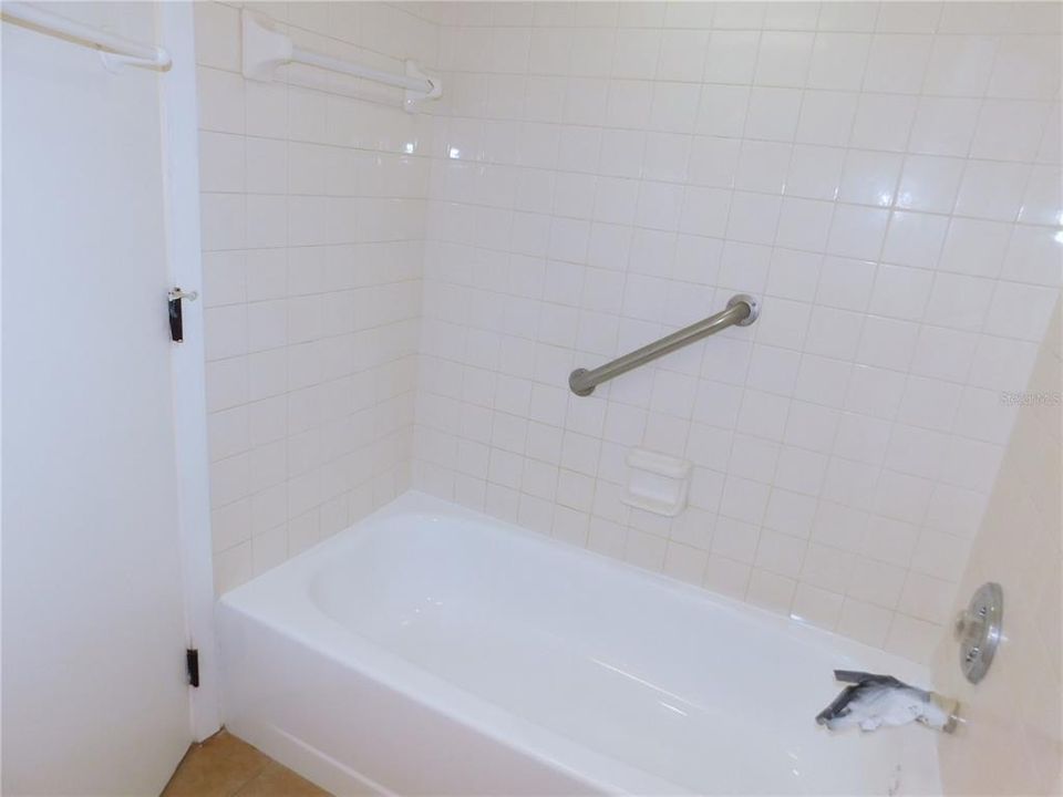 For Rent: $1,700 (2 beds, 2 baths, 879 Square Feet)