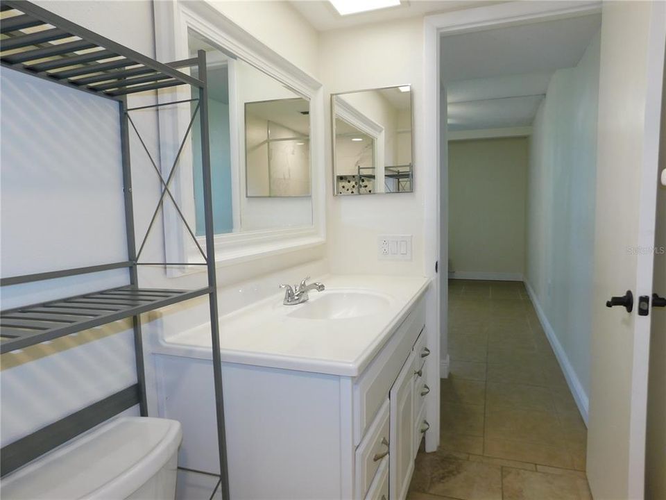 For Rent: $1,700 (2 beds, 2 baths, 879 Square Feet)