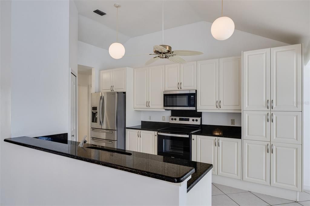 待售: $714,999 (3 贝兹, 2 浴室, 1769 平方英尺)