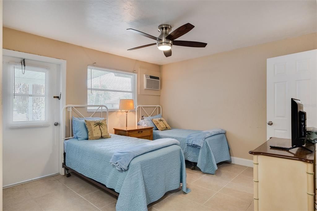 待售: $714,999 (3 贝兹, 2 浴室, 1769 平方英尺)