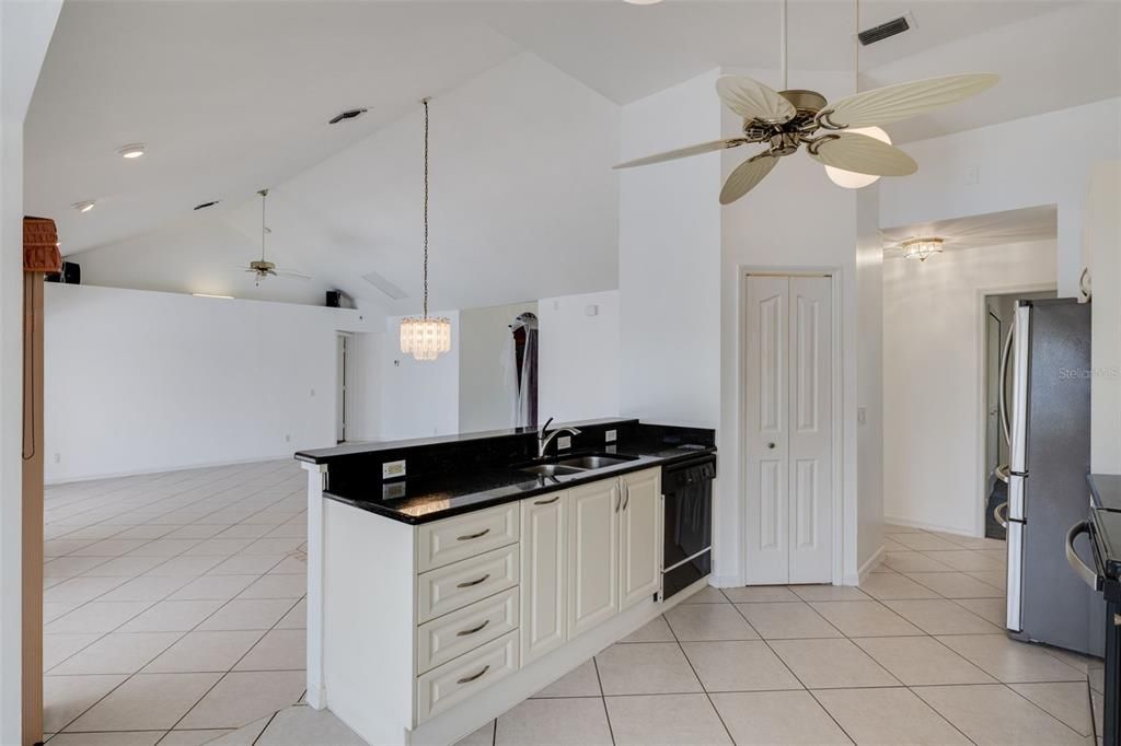 待售: $714,999 (3 贝兹, 2 浴室, 1769 平方英尺)