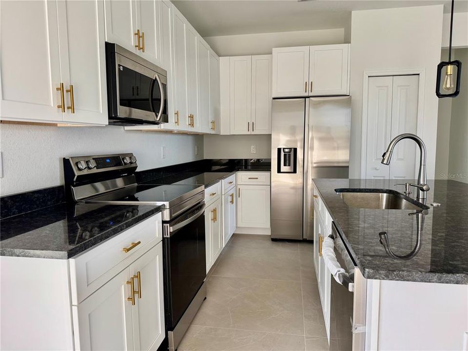 В аренду: $2,350 (3 спален, 2 ванн, 1950 Квадратных фут)