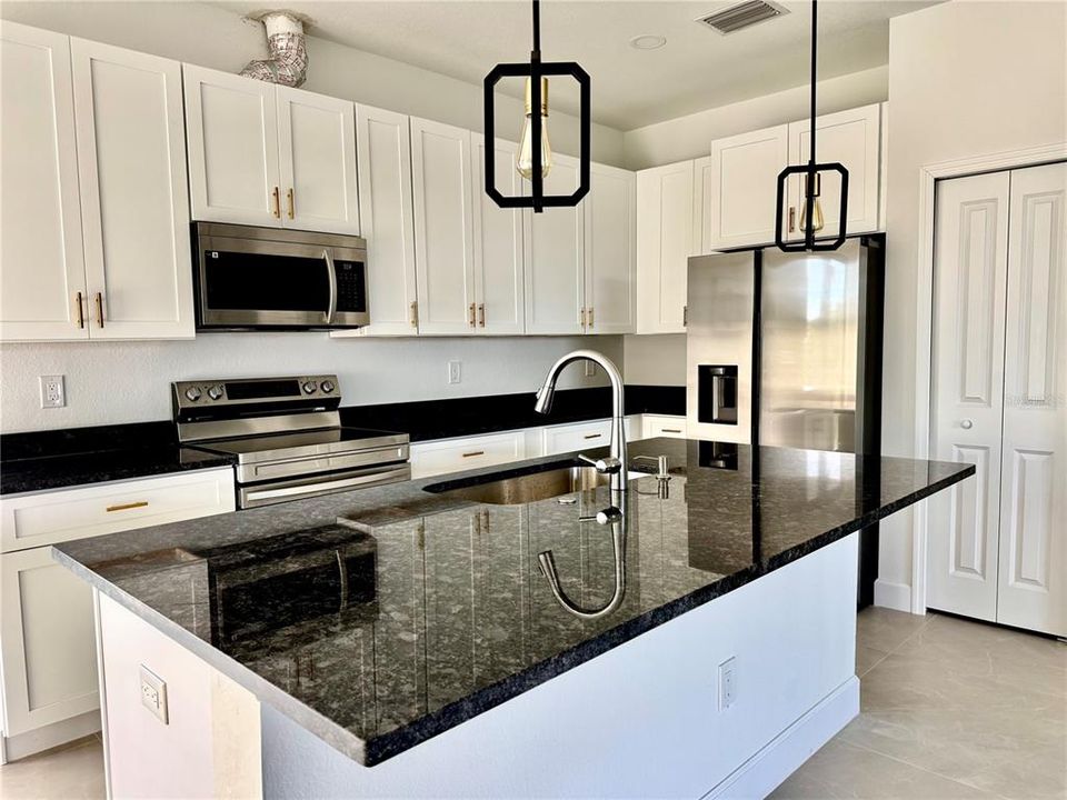 В аренду: $2,350 (3 спален, 2 ванн, 1950 Квадратных фут)