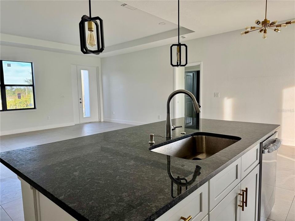 В аренду: $2,350 (3 спален, 2 ванн, 1950 Квадратных фут)