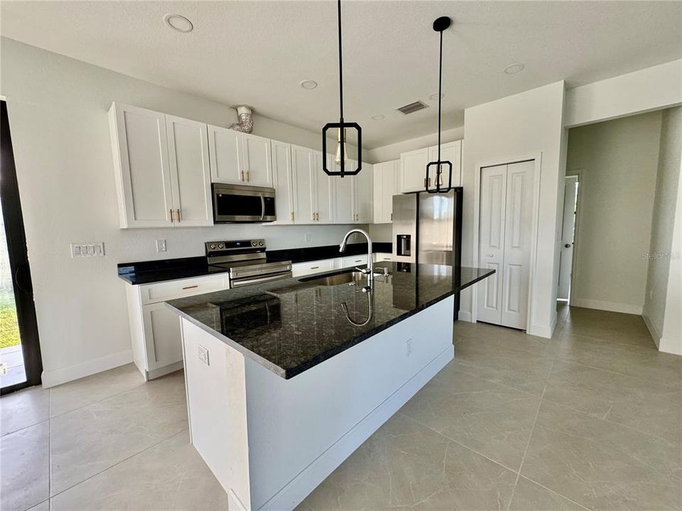 В аренду: $2,350 (3 спален, 2 ванн, 1950 Квадратных фут)