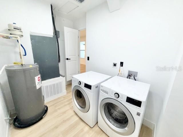 出租: $2,695 (4 贝兹, 3 浴室, 2200 平方英尺)