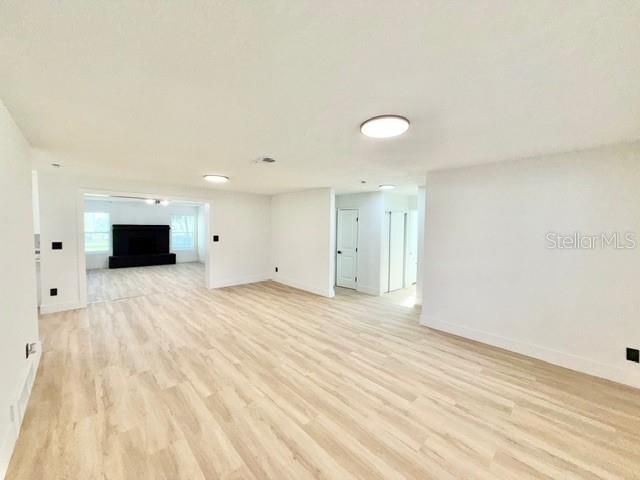 出租: $2,695 (4 贝兹, 3 浴室, 2200 平方英尺)