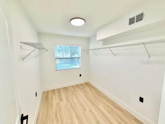 出租: $2,695 (4 贝兹, 3 浴室, 2200 平方英尺)