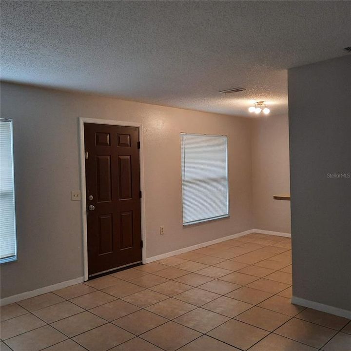 出租: $1,550 (2 贝兹, 1 浴室, 890 平方英尺)