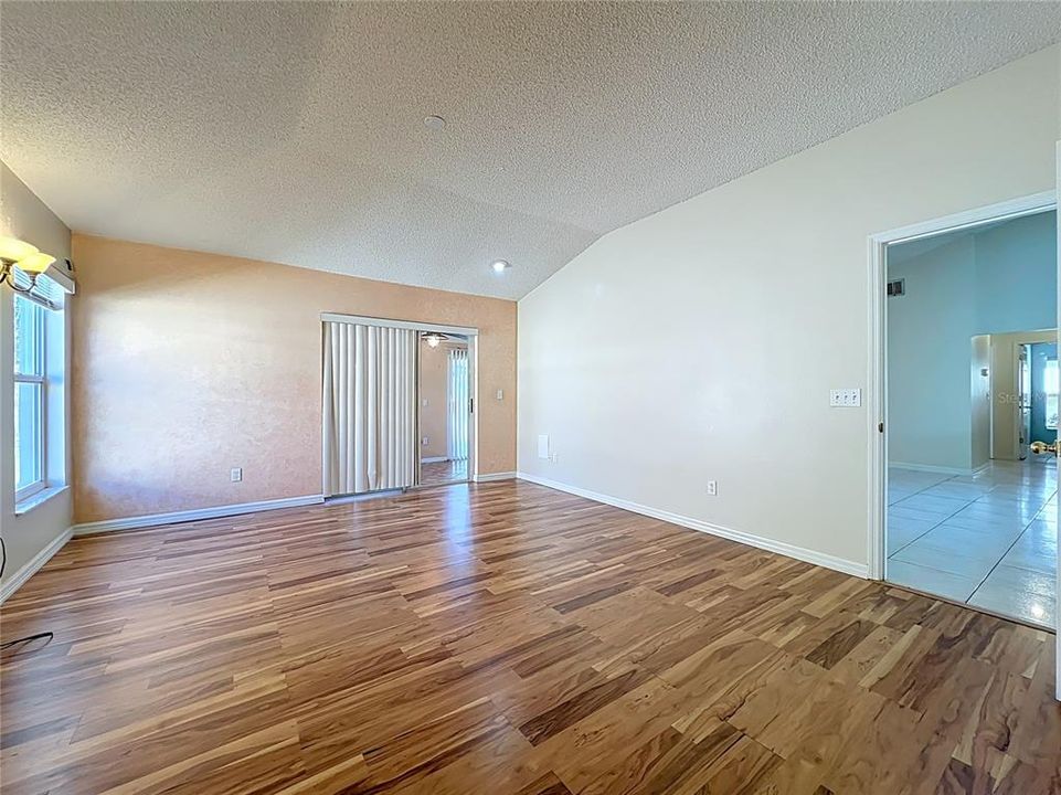 For Sale: $449,900 (3 beds, 2 baths, 1941 Square Feet)