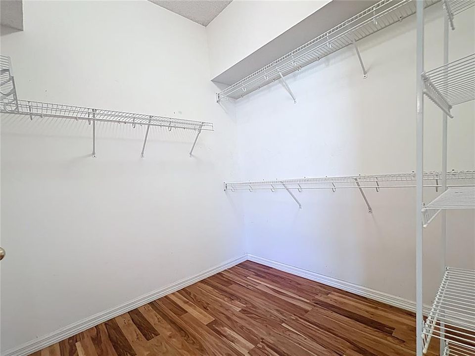 For Sale: $449,900 (3 beds, 2 baths, 1941 Square Feet)