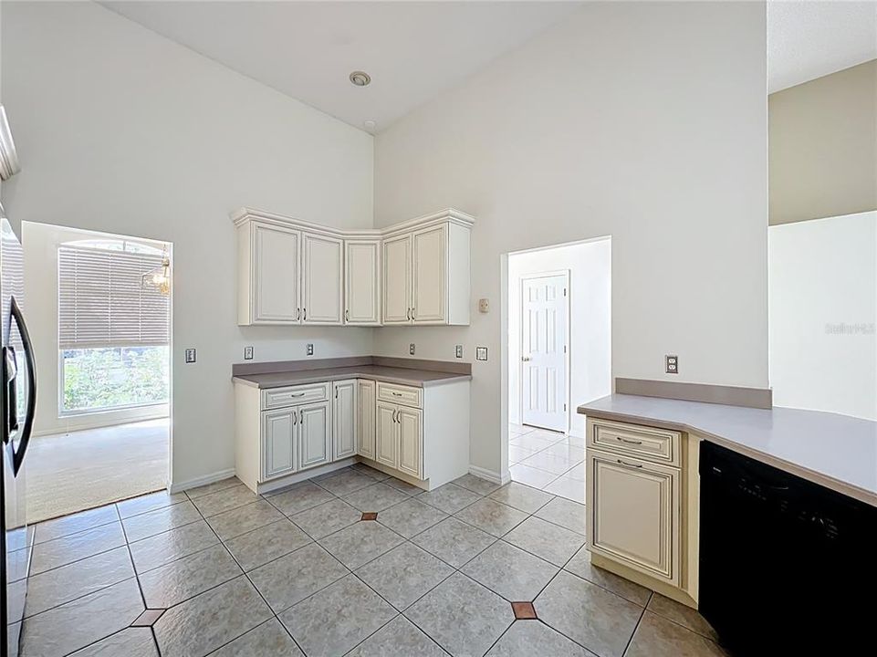For Sale: $449,900 (3 beds, 2 baths, 1941 Square Feet)