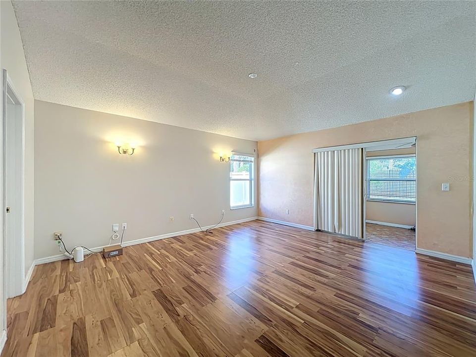 For Sale: $449,900 (3 beds, 2 baths, 1941 Square Feet)