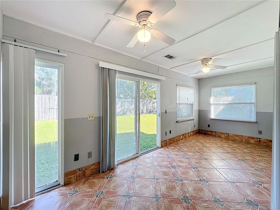 For Sale: $449,900 (3 beds, 2 baths, 1941 Square Feet)